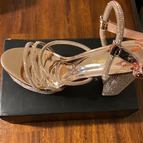 Heels - Picture 5 of 8